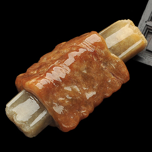 糯冰种褐黄翡骨肉相连挂件