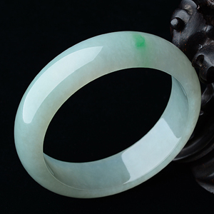 (超值推荐)糯冰种晴水略飘翠手镯（55.7mm）
