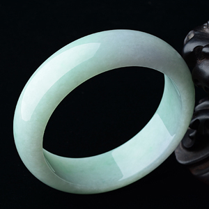 (超值推荐)糯冰种淡春带彩手镯（60mm）