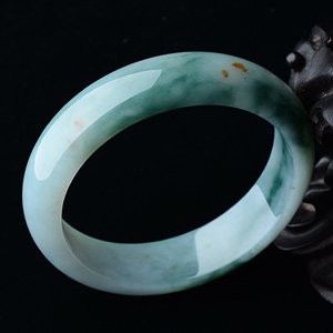 (超值推荐)糯冰种飘花略带黄翡手镯（61.3mm）