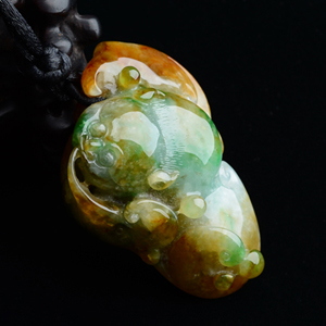 (超值推荐)糯冰种黄加绿福气连连挂件