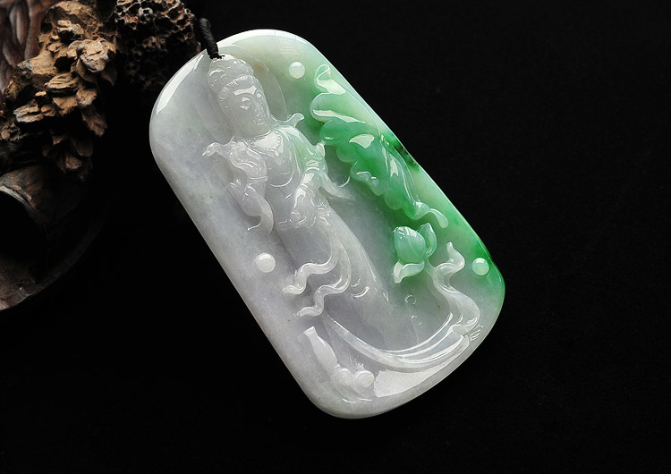 糯冰种淡春带彩莲花观音挂件(单价)