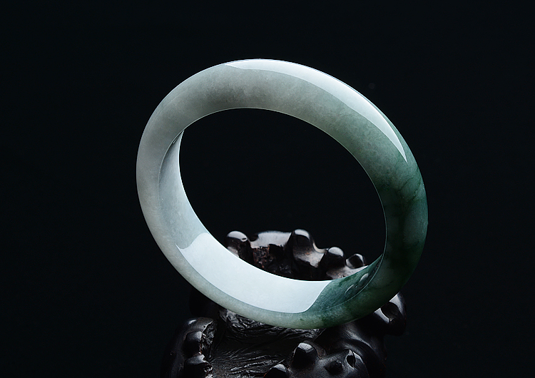 (超值推荐)糯冰种飘青花手镯（58.6mm）