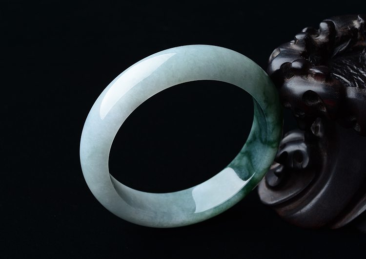 (超值推荐)糯冰种飘青花手镯（58.6mm）