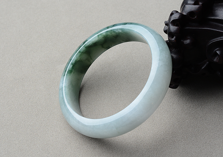 (超值推荐)糯冰种飘青花手镯（58.6mm）