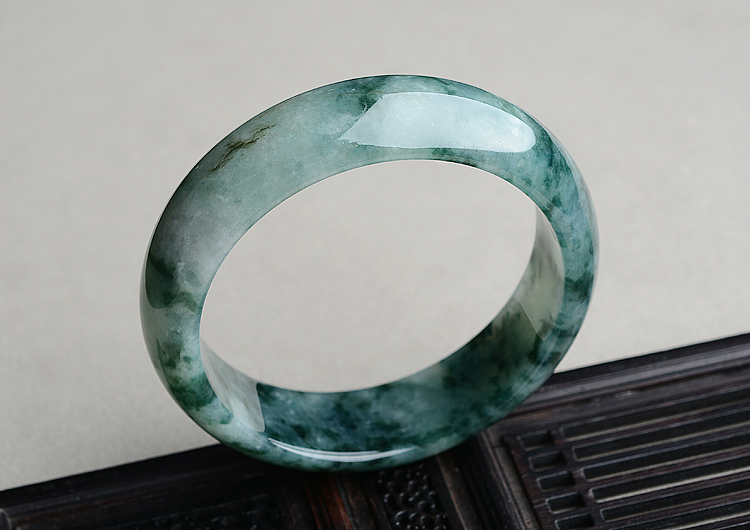 (超值推荐)糯冰种飘青花手镯（56.6mm）