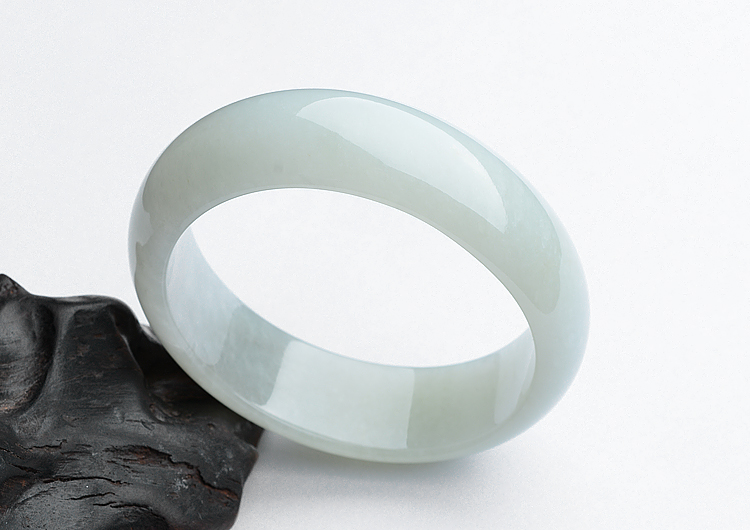 (超值推荐)糯冰种晴水贵妃镯（55.6mm-47.6mm）