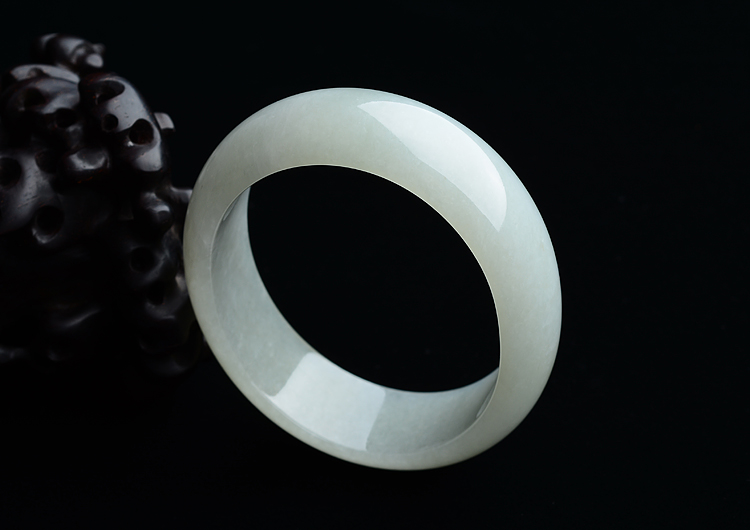 (超值推荐)糯冰种晴水贵妃镯（55.6mm-47.6mm）