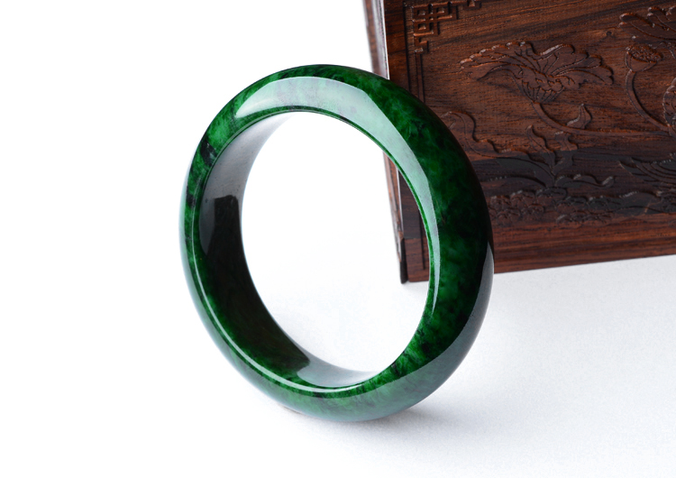 (超值推荐)糯冰种癣加绿手镯（57.4mm）