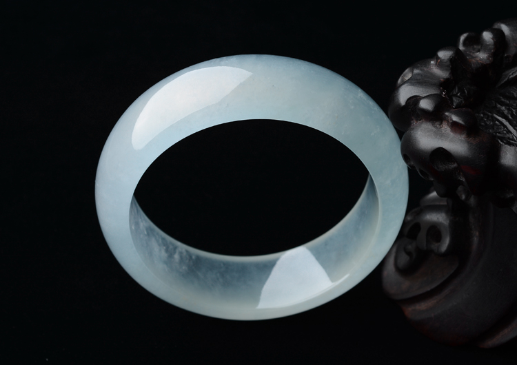 (超值推荐)冰种无色手镯（56.5mm）