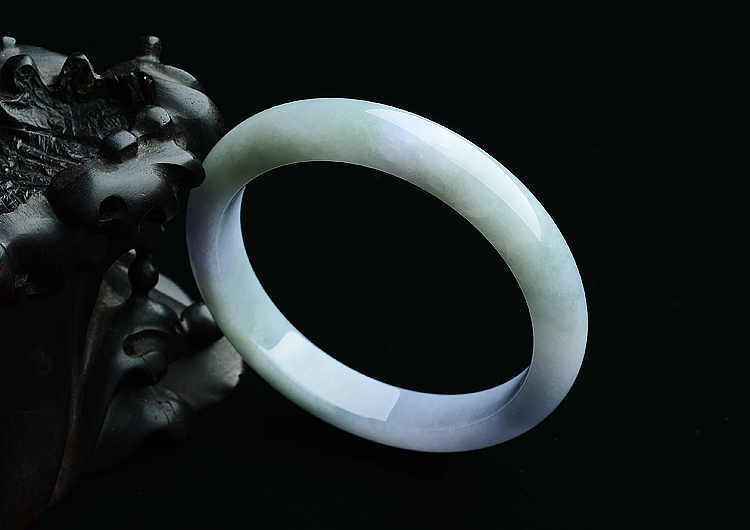 (超值推荐)糯冰种春带彩手镯（56.6mm）