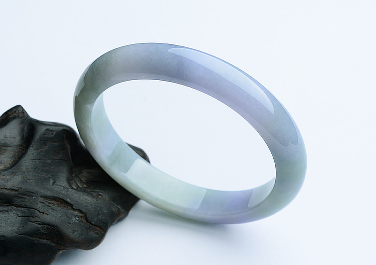 (超值推荐)糯冰种春带彩手镯（56.6mm）