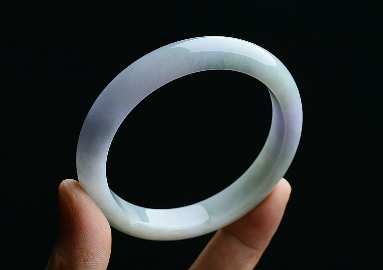 (超值推荐)糯冰种春带彩手镯（56.6mm）