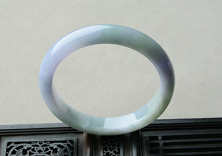 (超值推荐)糯冰种春带彩手镯（56.6mm）