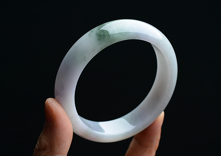 (超值推荐)糯冰种春带彩手镯（58.4mm）