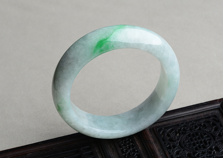 糯冰种飘翠手镯（56.3mm）