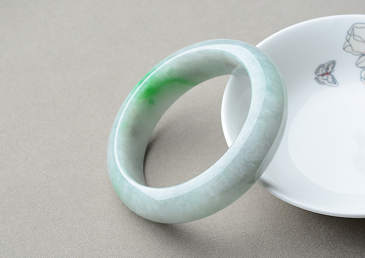 糯冰种飘翠手镯（56.3mm）