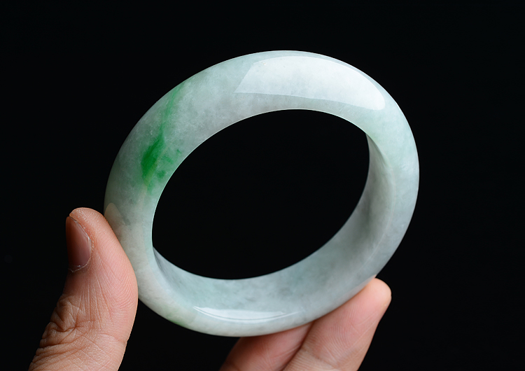 糯冰种飘翠手镯（56.3mm）