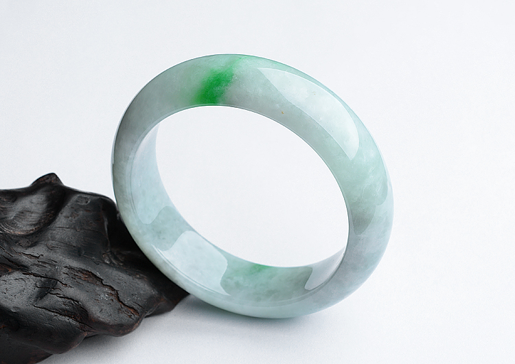 糯冰种飘翠手镯（56.3mm）