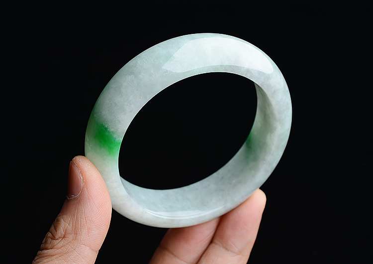 糯冰种飘翠手镯（56.3mm）