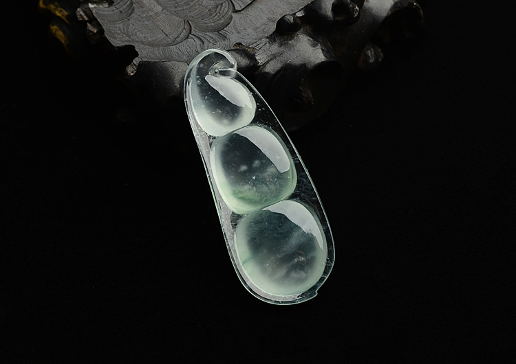 冰玻种飘花四季豆挂件