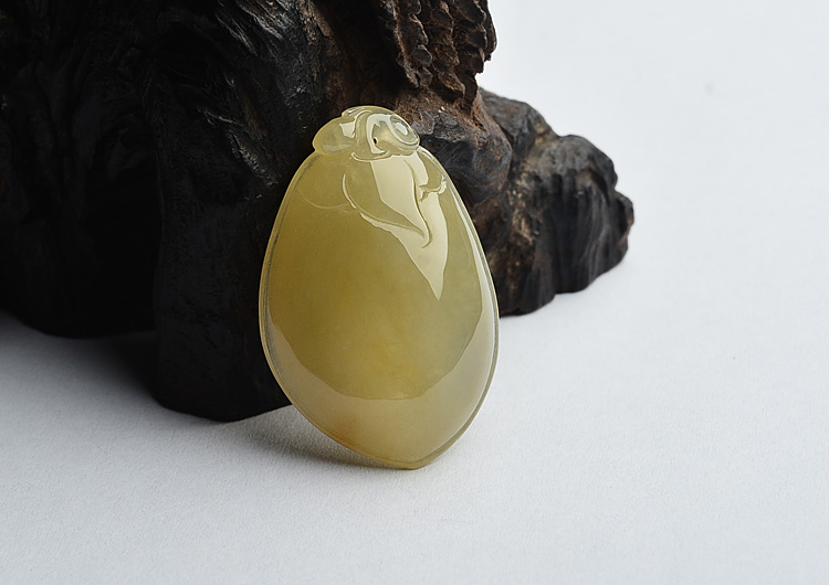 (成本清仓)冰种黄翡寿桃挂件