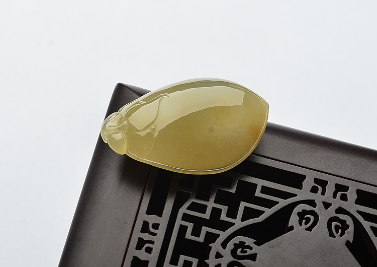 (成本清仓)冰种黄翡寿桃挂件