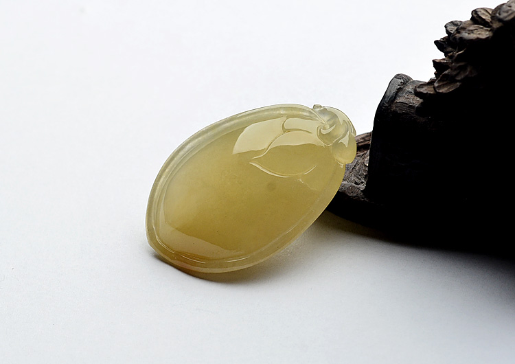 (成本清仓)冰种黄翡寿桃挂件