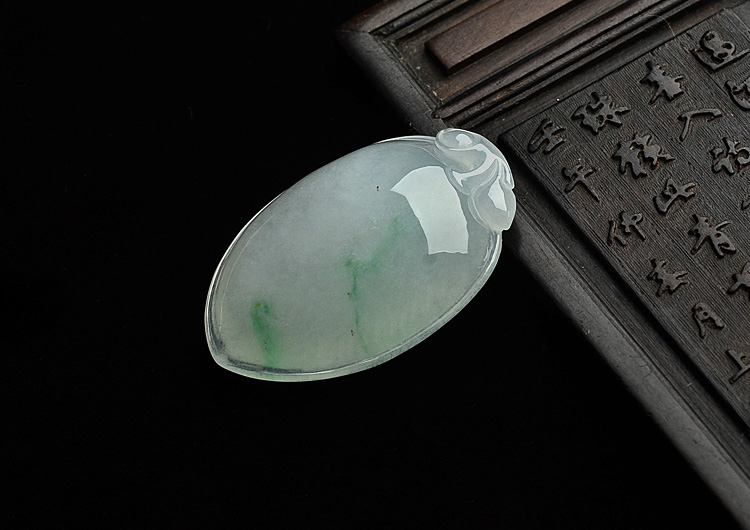 (超值推荐)冰种飘翠福瓜挂件