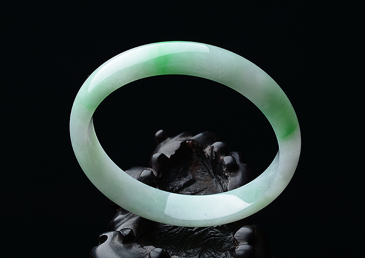 (超值推荐)糯冰种飘翠手镯（58.2mm）