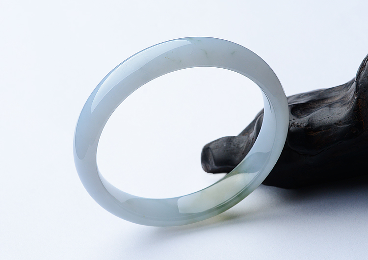 (超值推荐)糯冰种晴水飘花手镯（58.6mm）