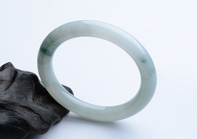 (超值推荐)糯冰种晴水飘花圆条手镯（54.5mm）
