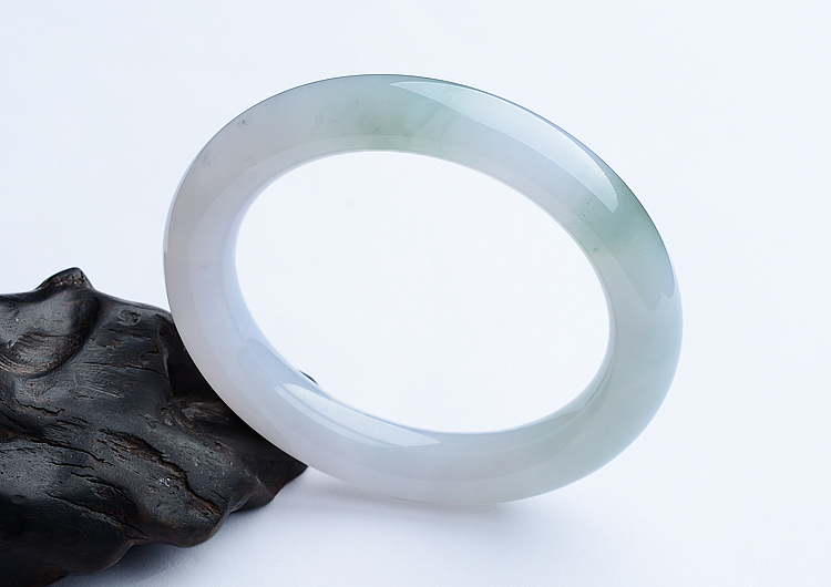 (超值推荐)冰种略飘花圆条手镯（57.5mm）