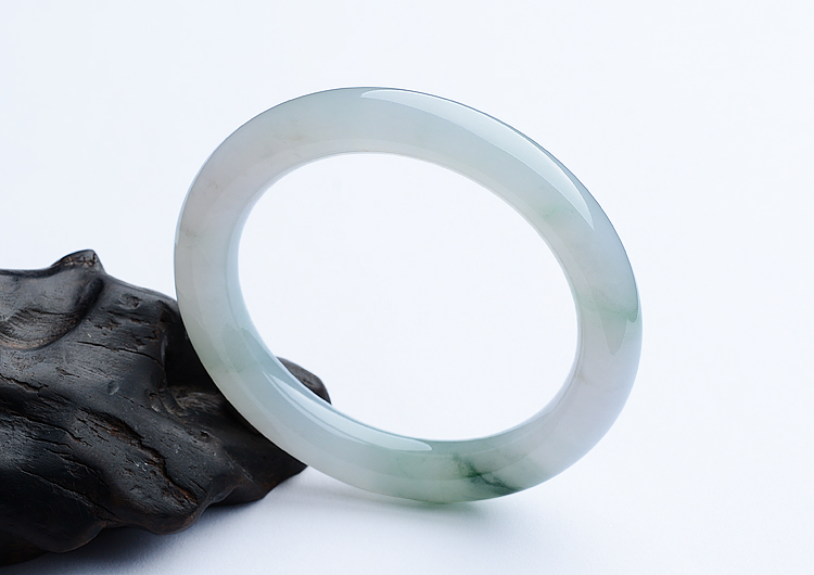 (超值推荐)冰种飘花圆条手镯（53mm）