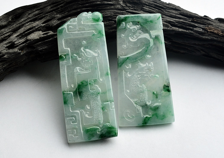 (超值推荐)冰种飘翠仿古龙凤牌挂件(一对)