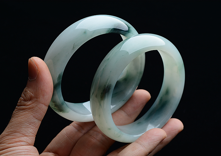 (超值推荐)糯冰种飘花手镯（59.2mm/59.3mm）(一对)