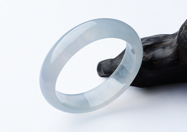 (超值推荐)冰种无色贵妃镯（56.5mm-50.5mm）