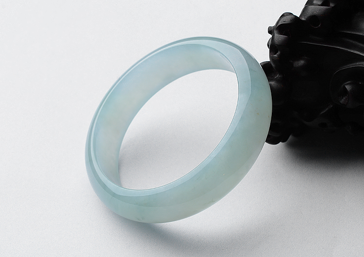 (超值推荐)糯冰种晴水略飘花手镯（58mm）