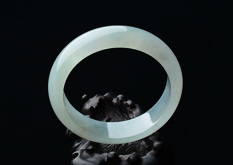 (超值推荐)糯冰种晴水略飘花手镯（58mm）
