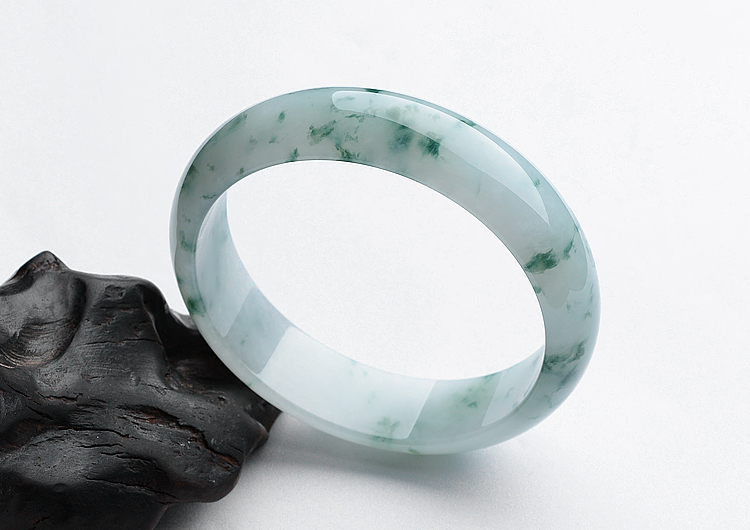 (超值推荐)糯冰种飘花手镯（57mm）