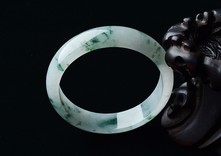 (超值推荐)糯冰种飘花手镯（57mm）