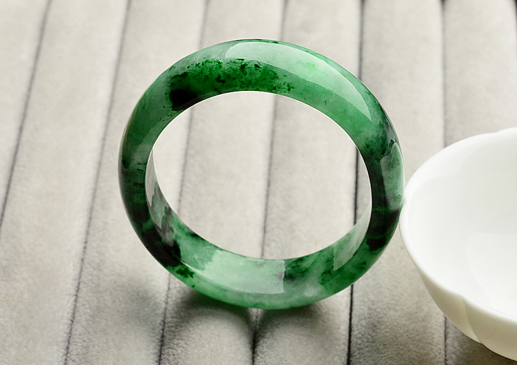 (超值推荐)糯冰种浓阳绿贵妃镯(55.2mm-48.8mm)
