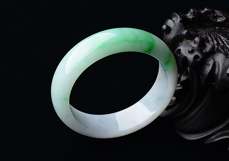 (超值推荐)糯冰种春带彩手镯（57mm）