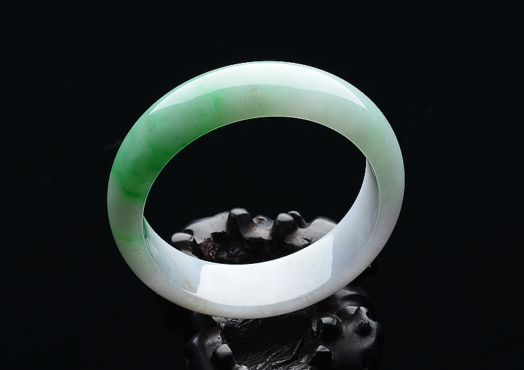 (超值推荐)糯冰种春带彩手镯（57mm）