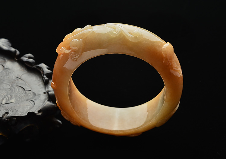 糯冰种红黄翡雕花贵妃镯(57mm-51.8mm)