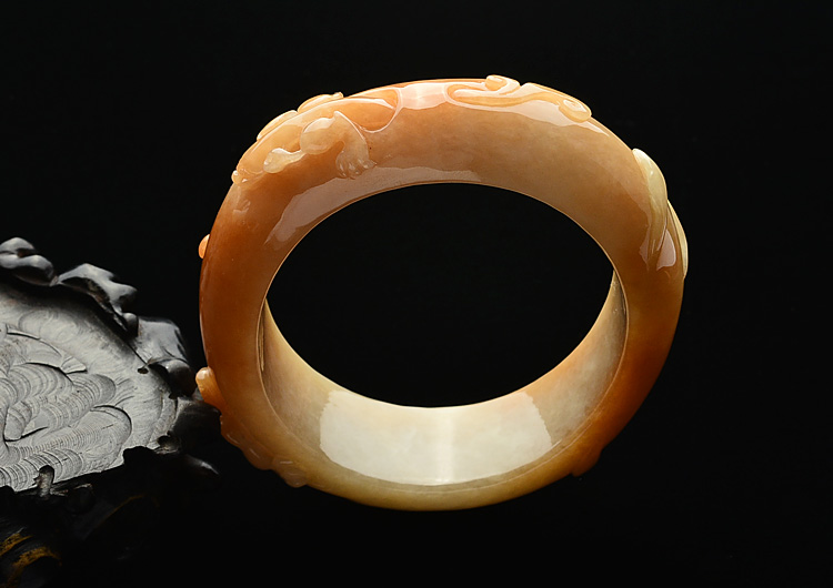 糯冰种红黄翡雕花贵妃镯(57mm-51.8mm)