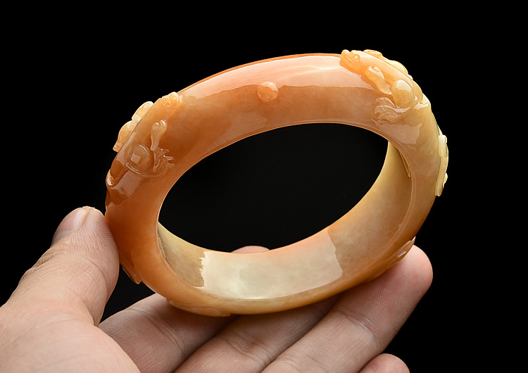 糯冰种红黄翡雕花贵妃镯(57mm-51.8mm)