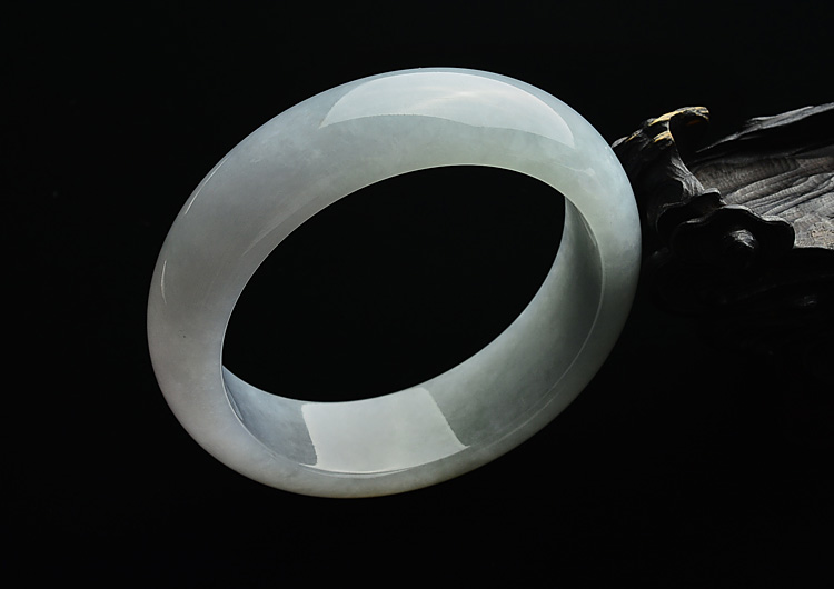 (超值推荐)糯冰种晴水手镯(58.5mm)
