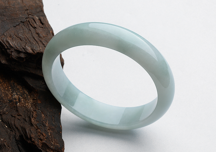 (超值推荐)糯冰种晴水略飘花手镯（57.8mm）