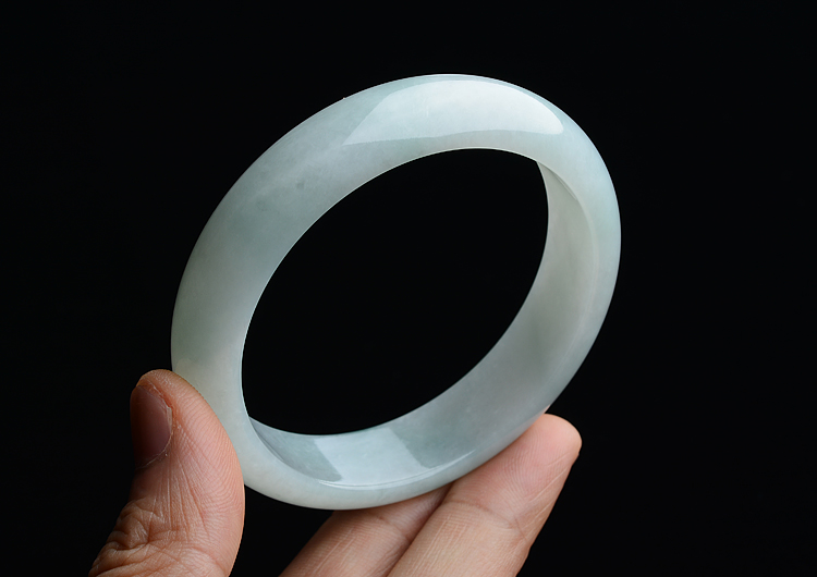 (超值推荐)糯冰种晴水略飘花手镯（57.8mm）